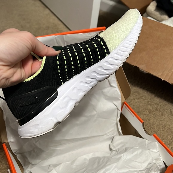 Women’s Nike react phantom run FK 2 - Picture 7 of 9